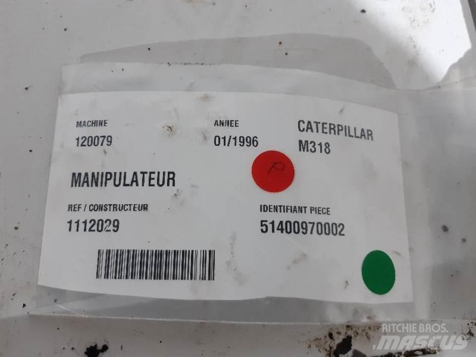 CAT M318 Кабина