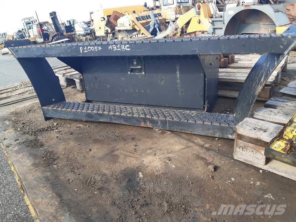 CAT M318C Кабина