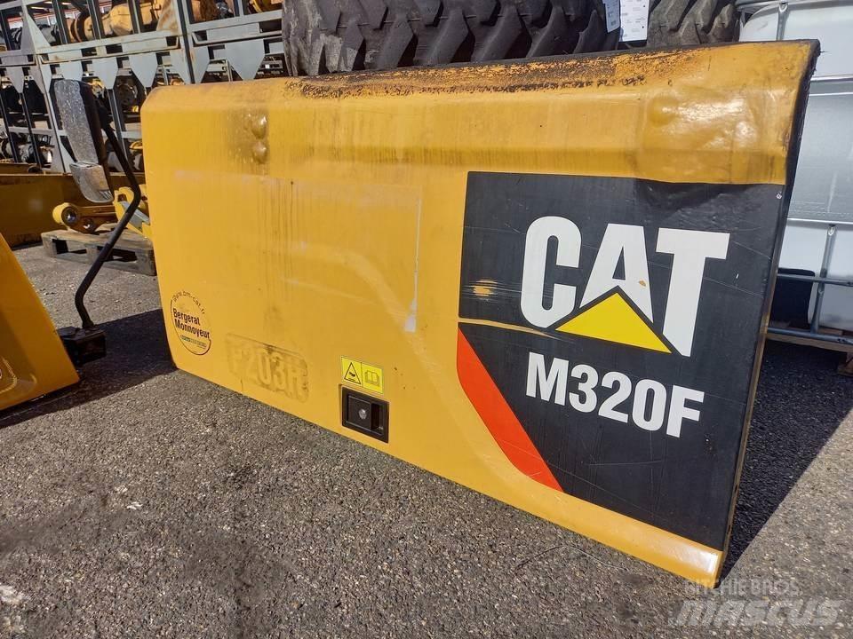 CAT M320F Кабина