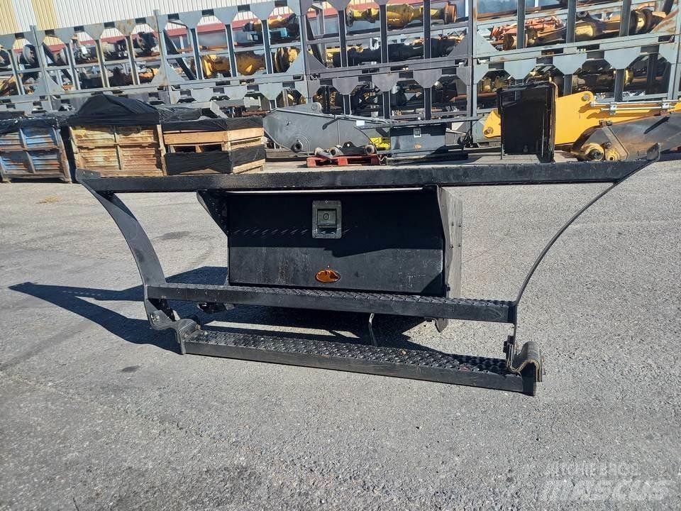 CAT M320F Кабина