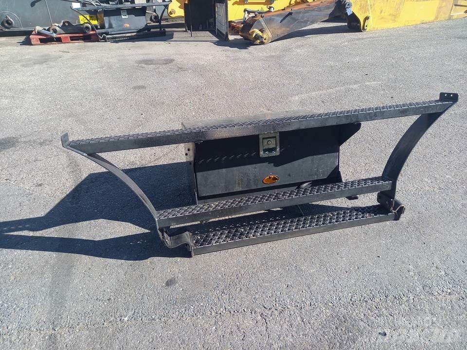 CAT M320F Кабина