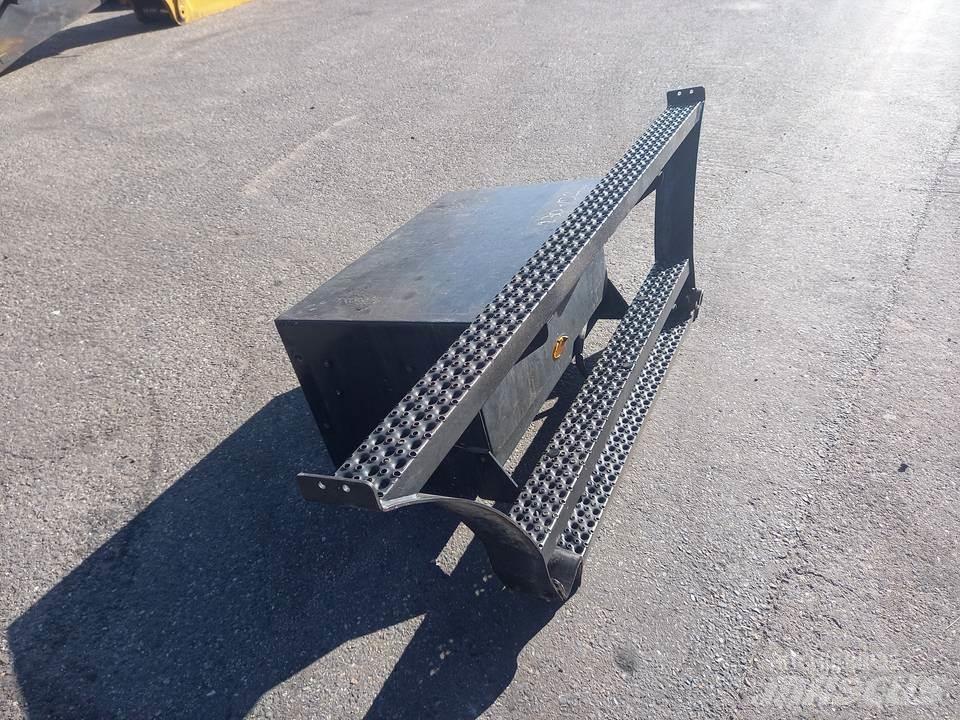 CAT M320F Кабина