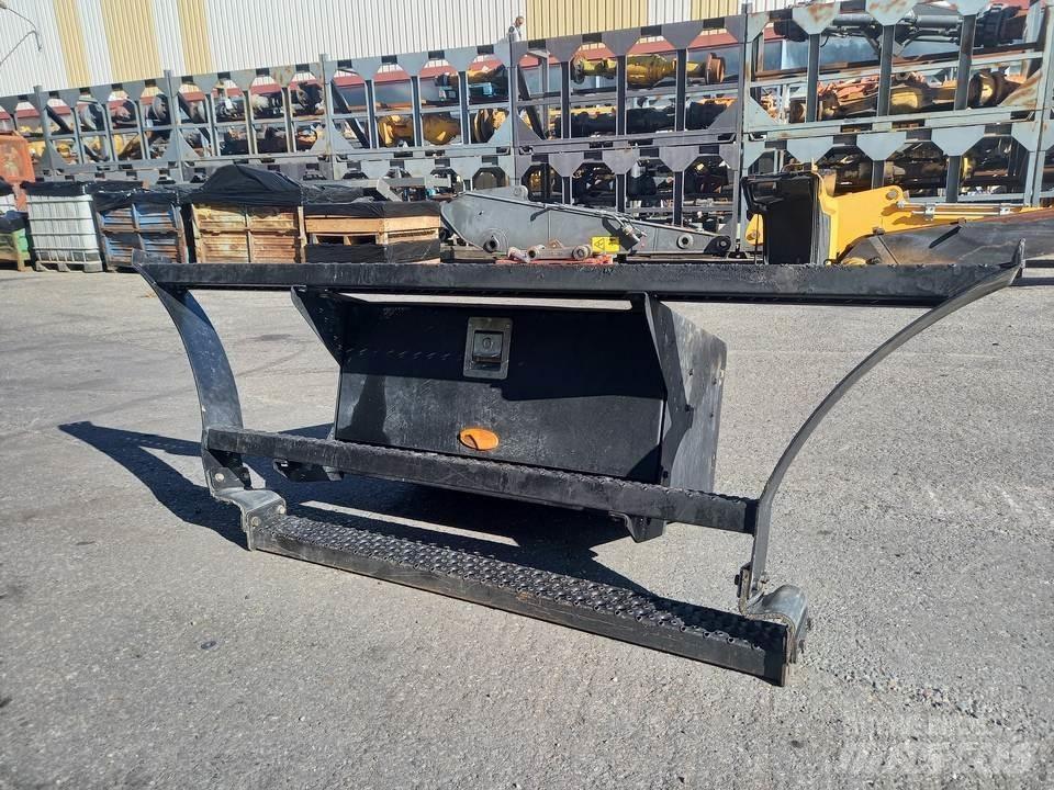 CAT M320F Кабина