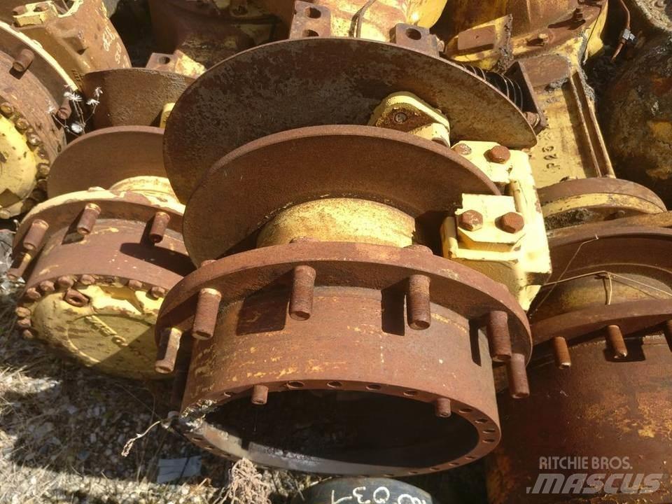 Volvo A25 Предаване