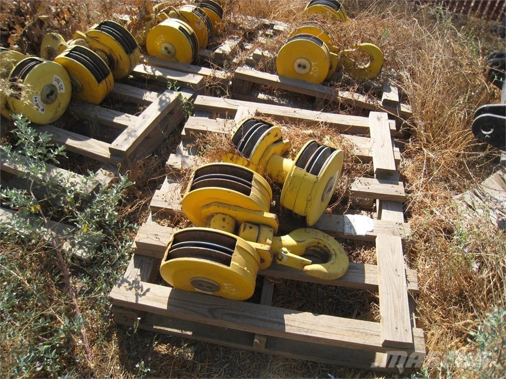  Other Части и оборудване за кранове
