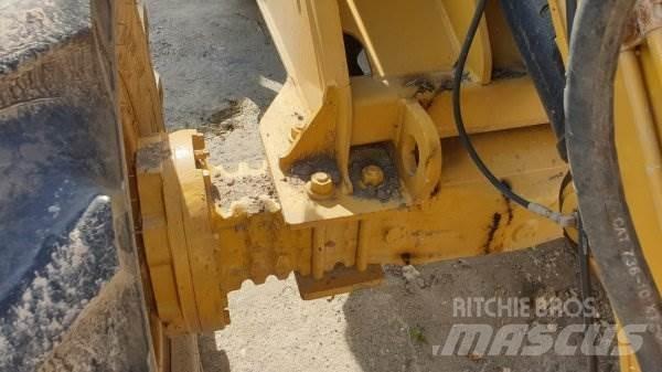 CAT 908 Колесни товарачи