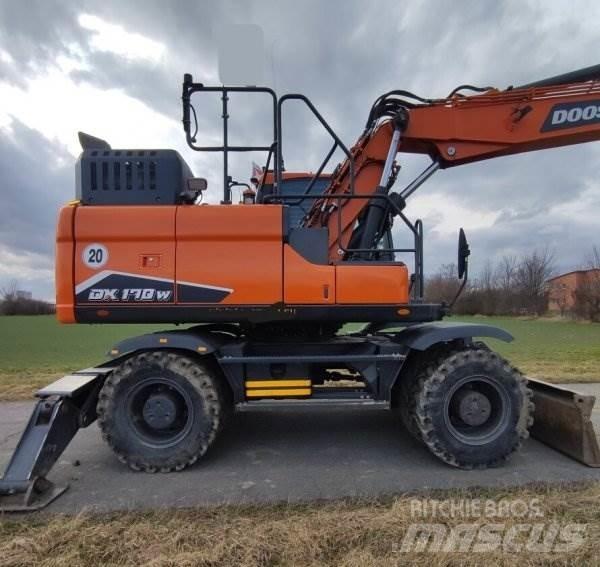 Doosan DX 170 W-7 Колесни екскаватори