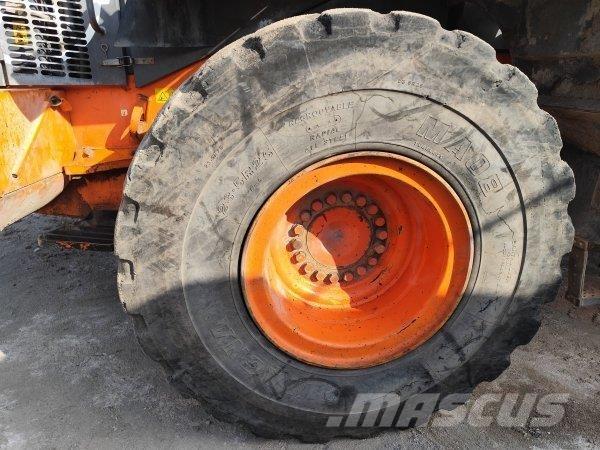 Hitachi ZW 220 Колесни товарачи