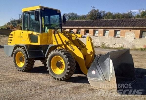Komatsu WA 95 Колесни товарачи