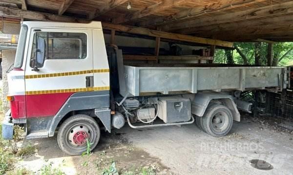 Nissan L351 Камиони с кран с кука