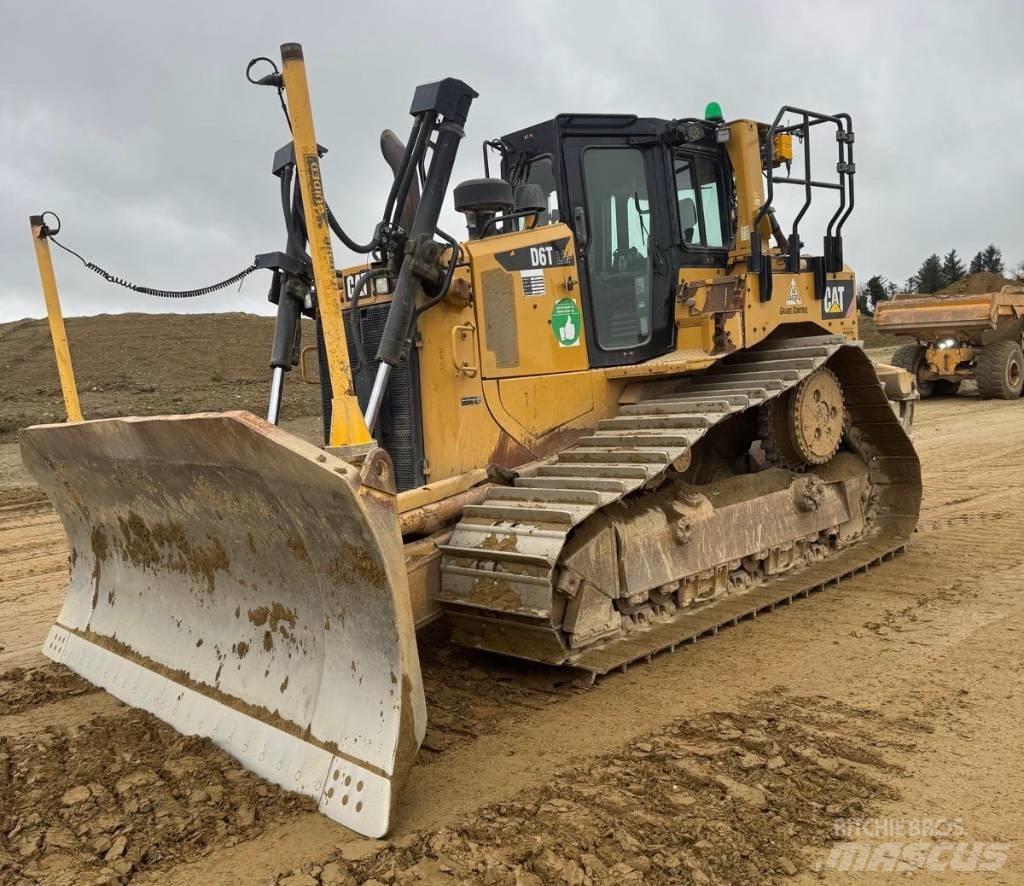 CAT D 6 T LGP Верижни булдозери
