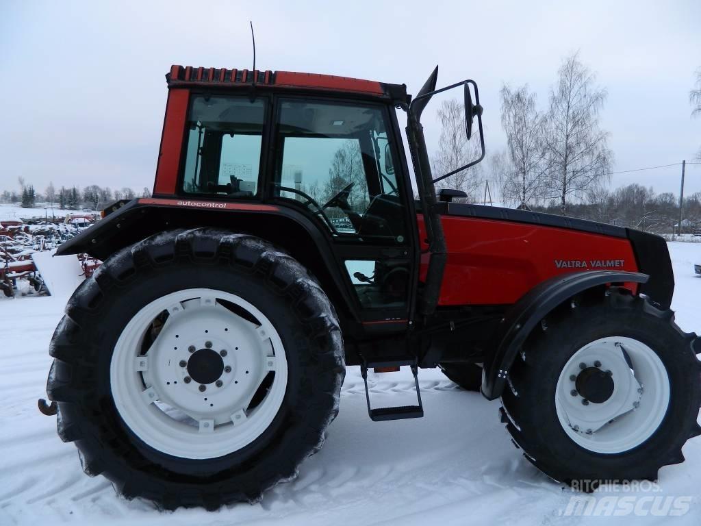 Valtra 8150 Трактори