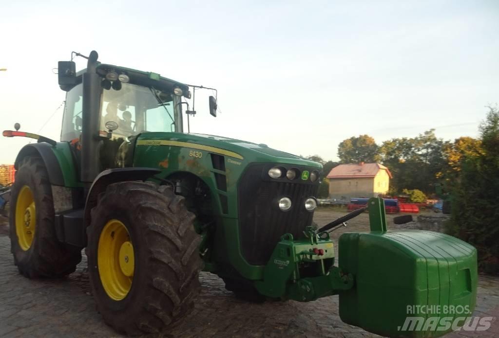 John Deere 8430 Трактори