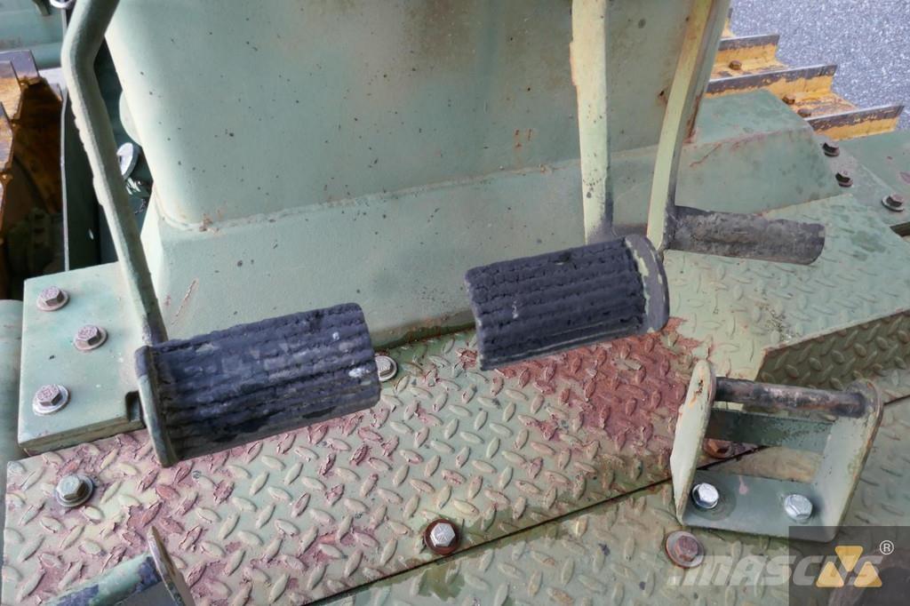 CAT D7G Ex-army Верижни булдозери
