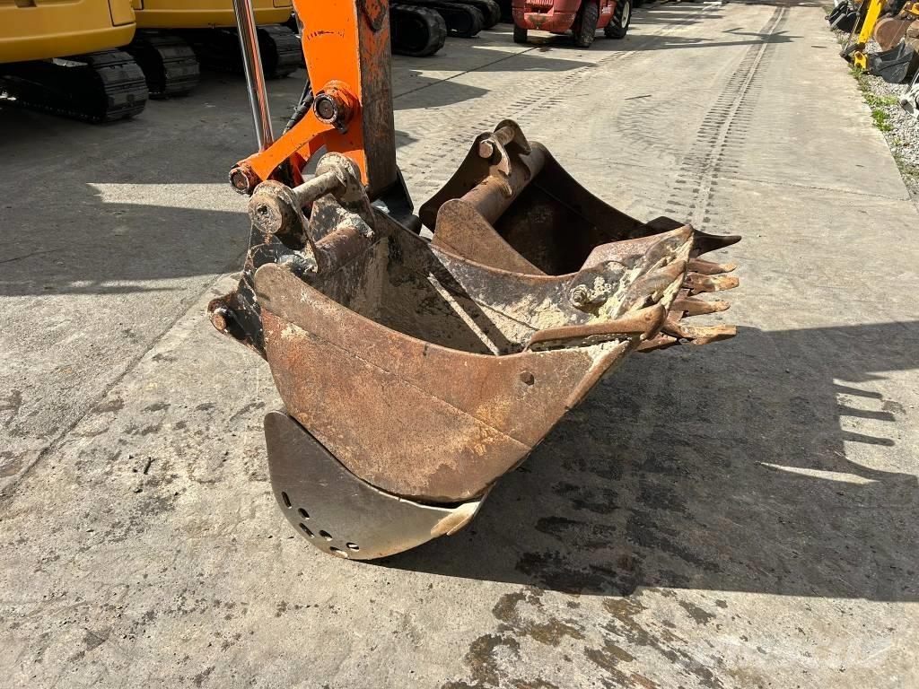 Hitachi ZX 80 SB Средни екскаватори 7т - 12т