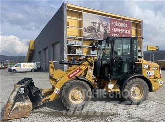 CAT 906 M Колесни товарачи