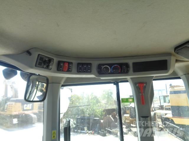 CAT 930M Колесни товарачи