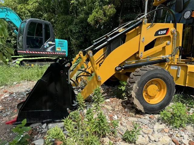 CAT 420 F Товарач със заден ексватор