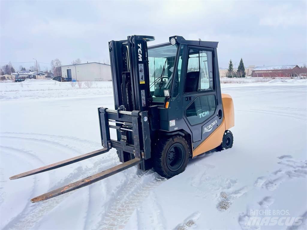 TCM FA 30D ACROBA Дизелови камиони