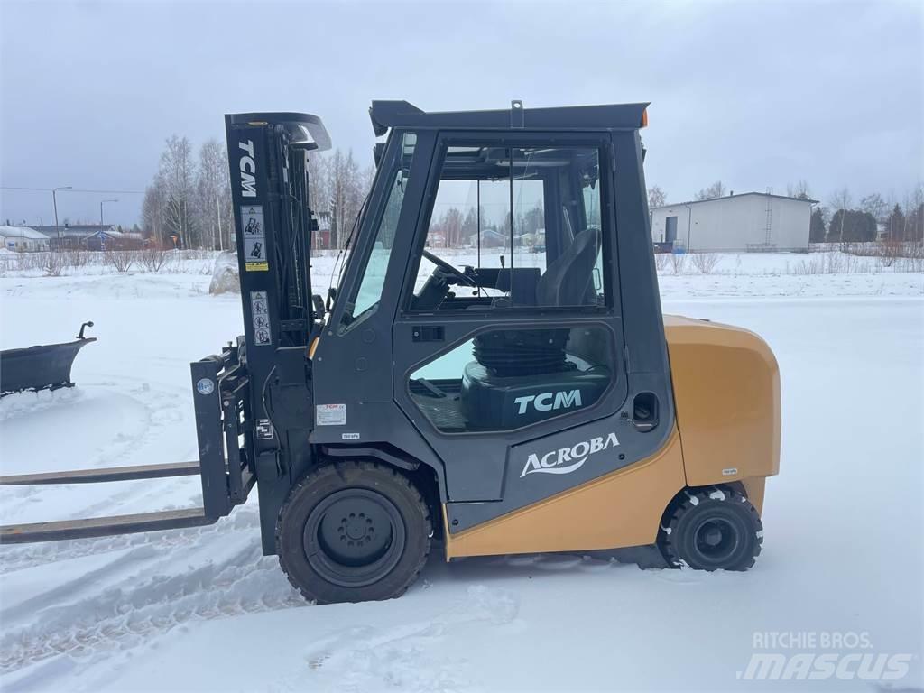 TCM FA 30D ACROBA Дизелови камиони