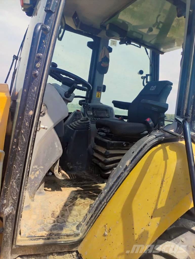 CAT 420 Товарач със заден ексватор