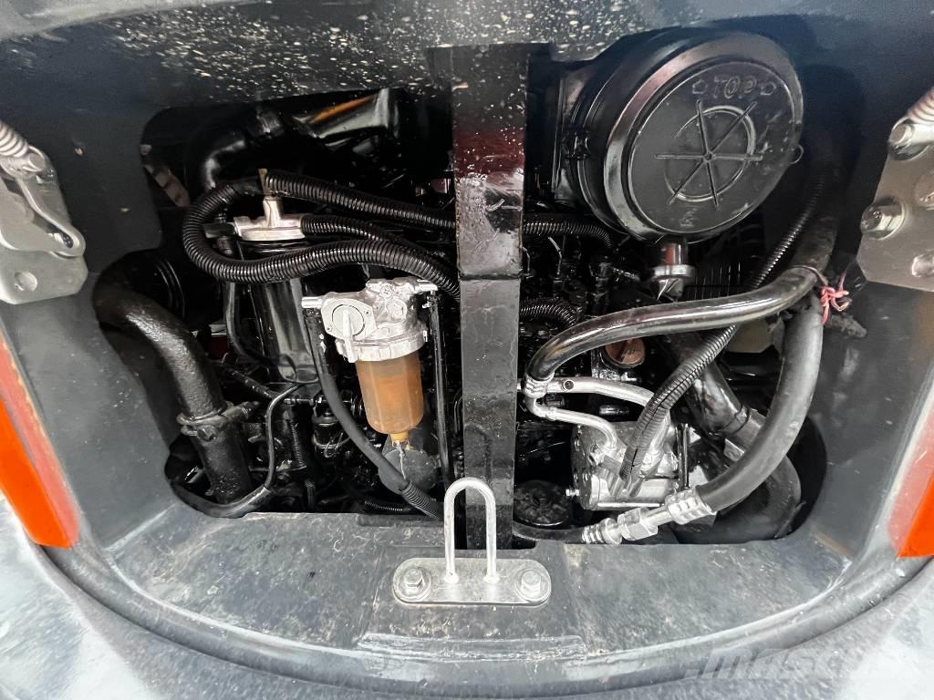 Hitachi ZX 50 U Мини екскаватори < 7 т