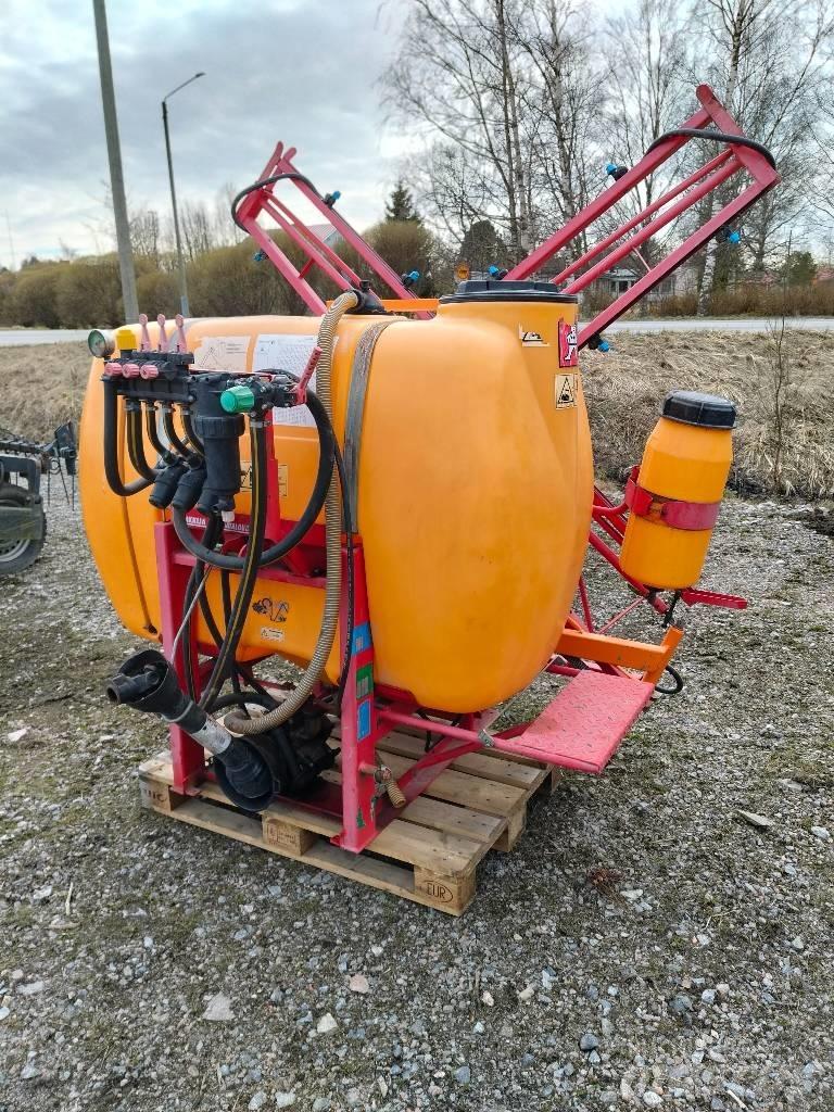 Junkkari 900 / 12 Навесни пръскачки
