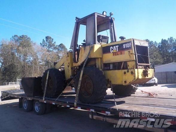 CAT 910 F Колесни товарачи