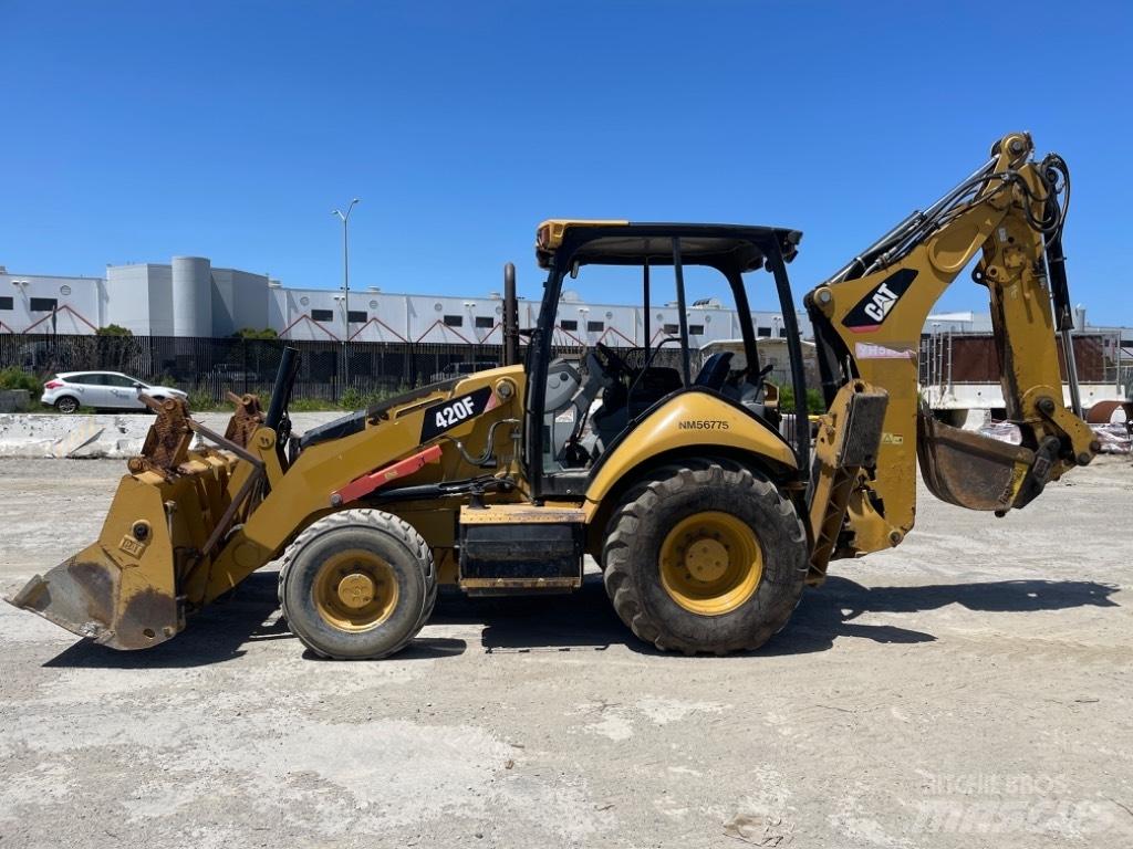 CAT 420 F Товарач със заден ексватор