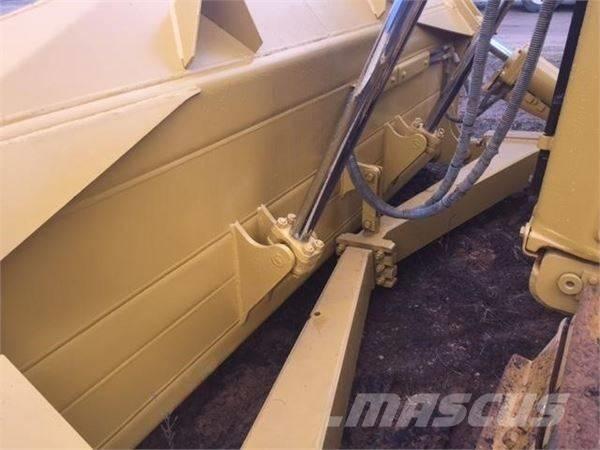 CAT D 6 R Верижни булдозери
