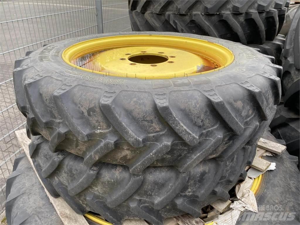 BKT 270/95R32 Колелета/Гуми