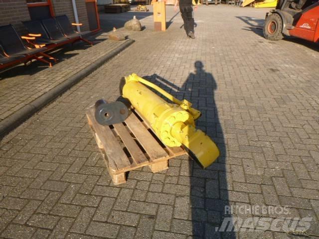 Komatsu WA600 Хидравлични