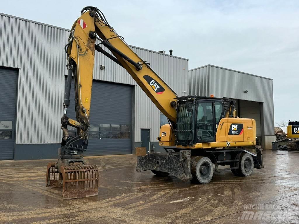 CAT MH3022 Специални екскаватори
