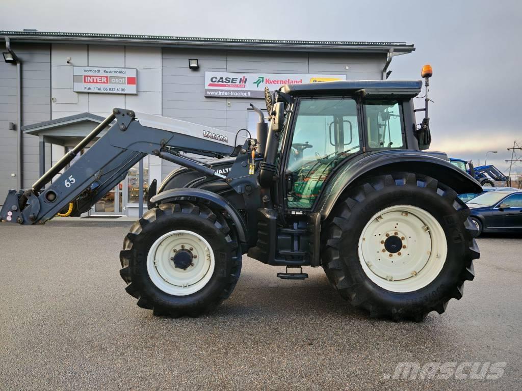 Valtra N 142 Versu Трактори