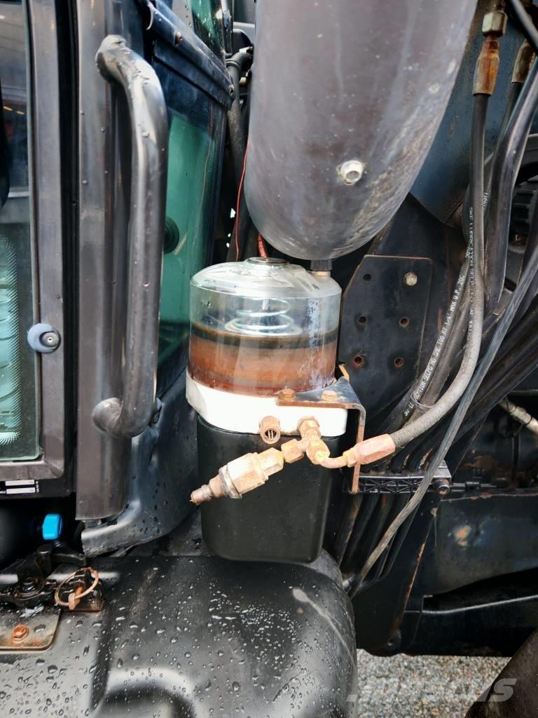 Valtra N 142 Versu Трактори