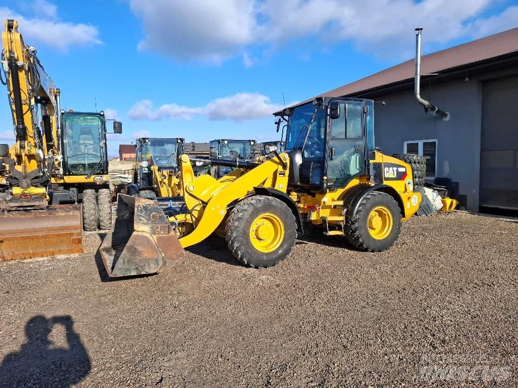 CAT 908M Колесни товарачи