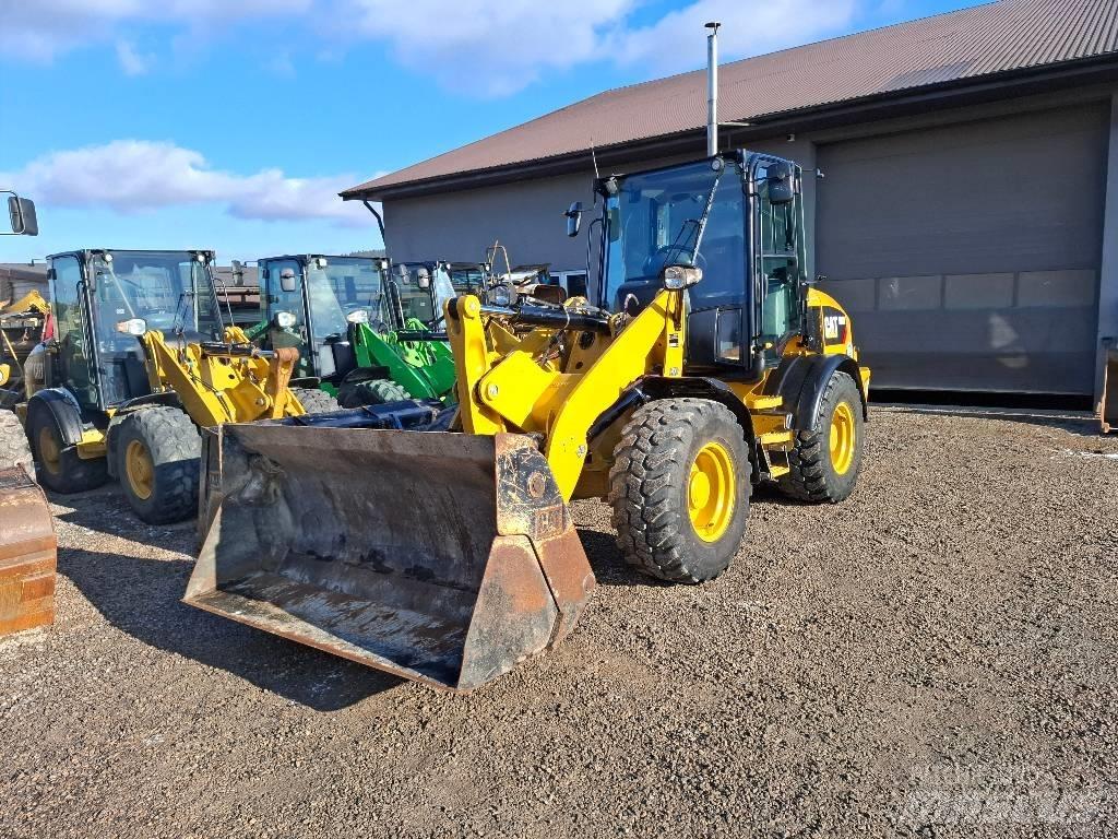 CAT 908M Колесни товарачи