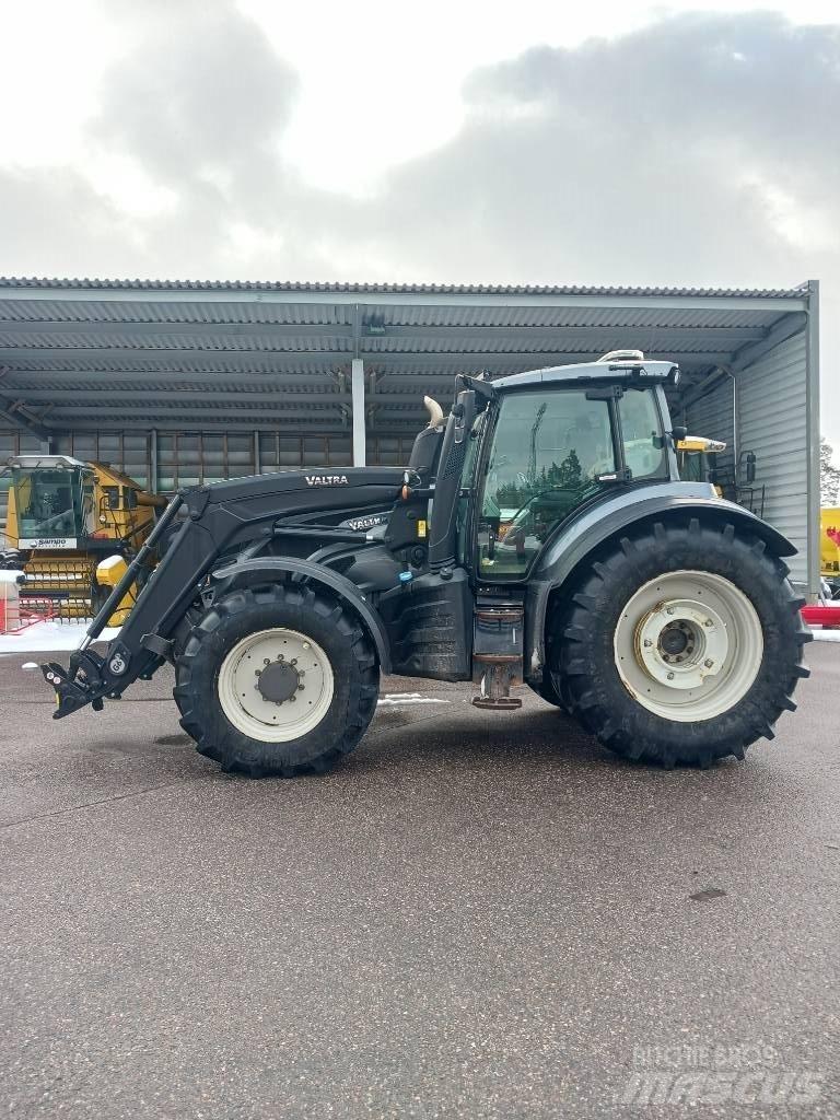 Valtra T 194 Versu Трактори