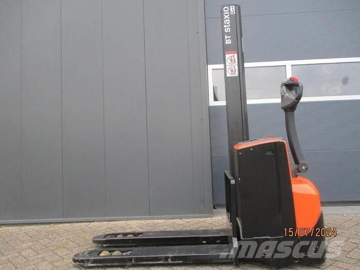 BT SWE 080L Колички високоповдигачи с теглич