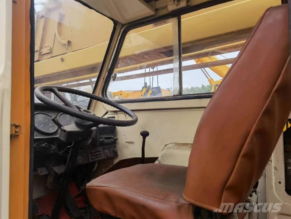 Kato 250 Всъдеходни кранове