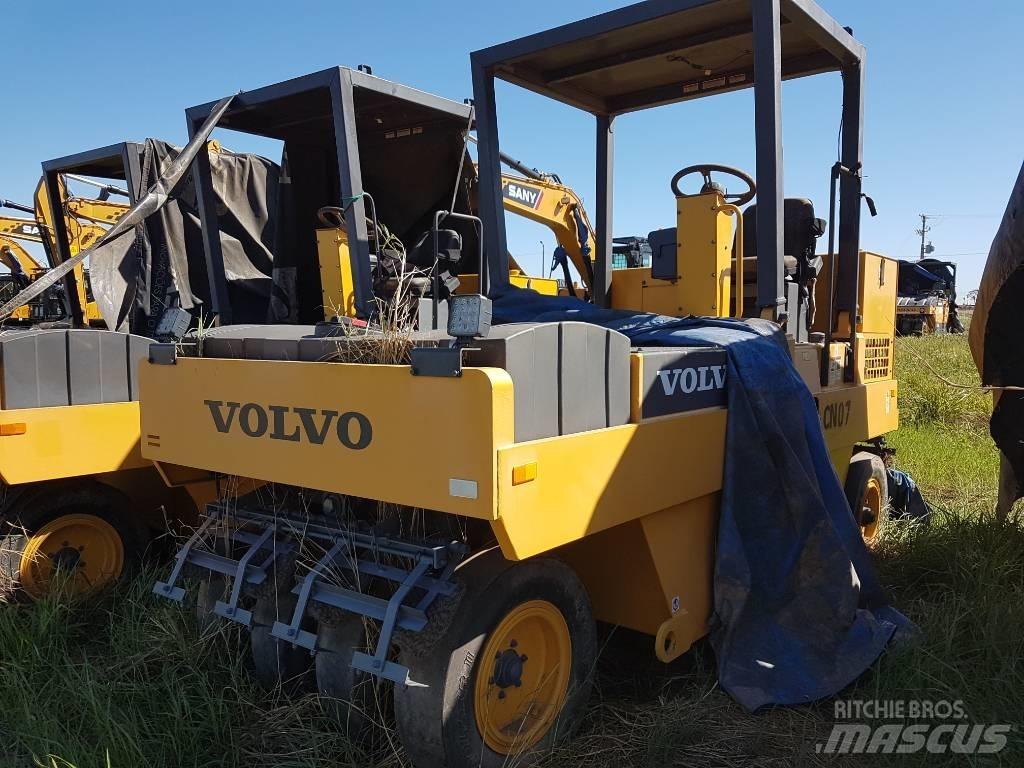 Volvo PT 125 Пневматични гумени  ролки
