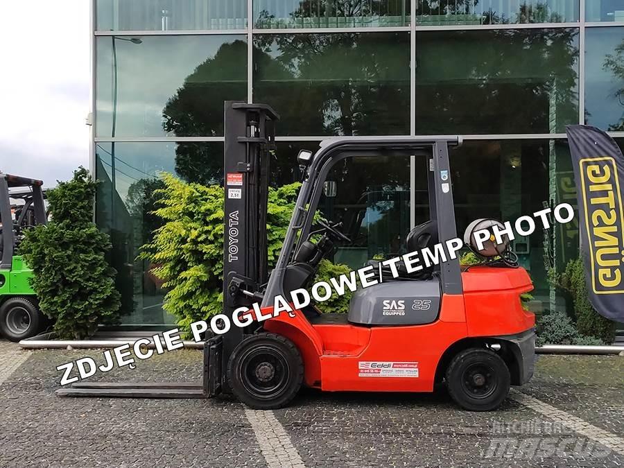 Toyota 42-7FGF25 Камиони с АГУ