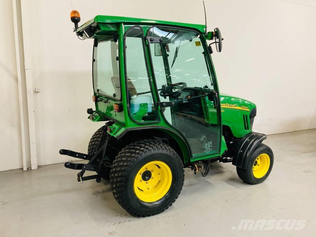 John Deere 2320 Компактни трактори
