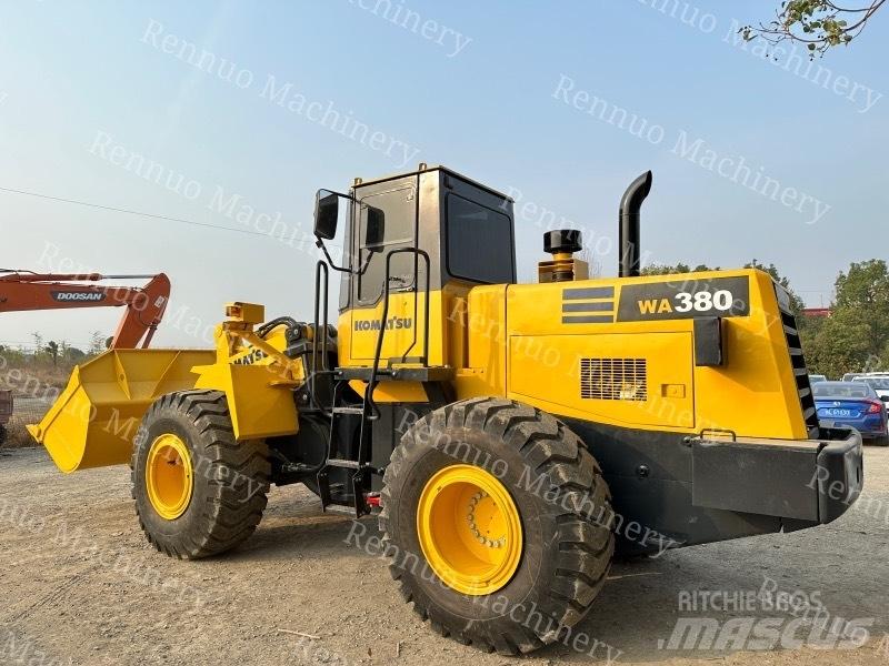 Komatsu WA380 Колесни товарачи