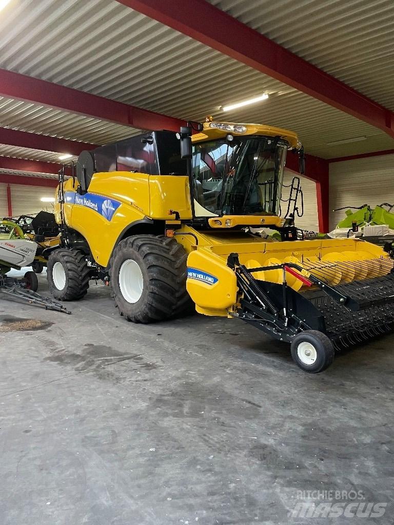 New Holland CX 8080 Комбайни