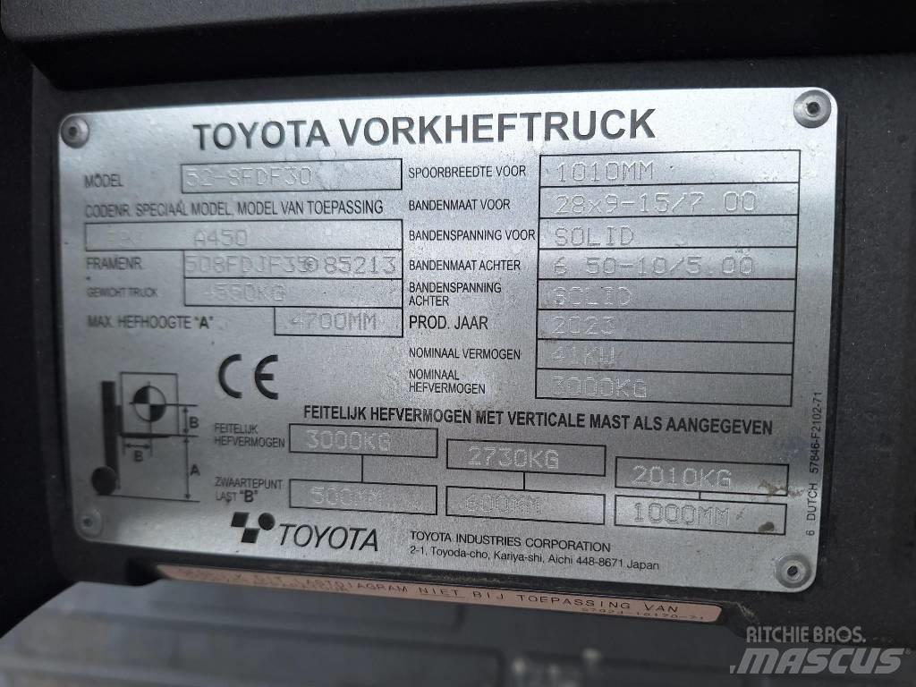 Toyota 52-8 FD F 30 Дизелови камиони