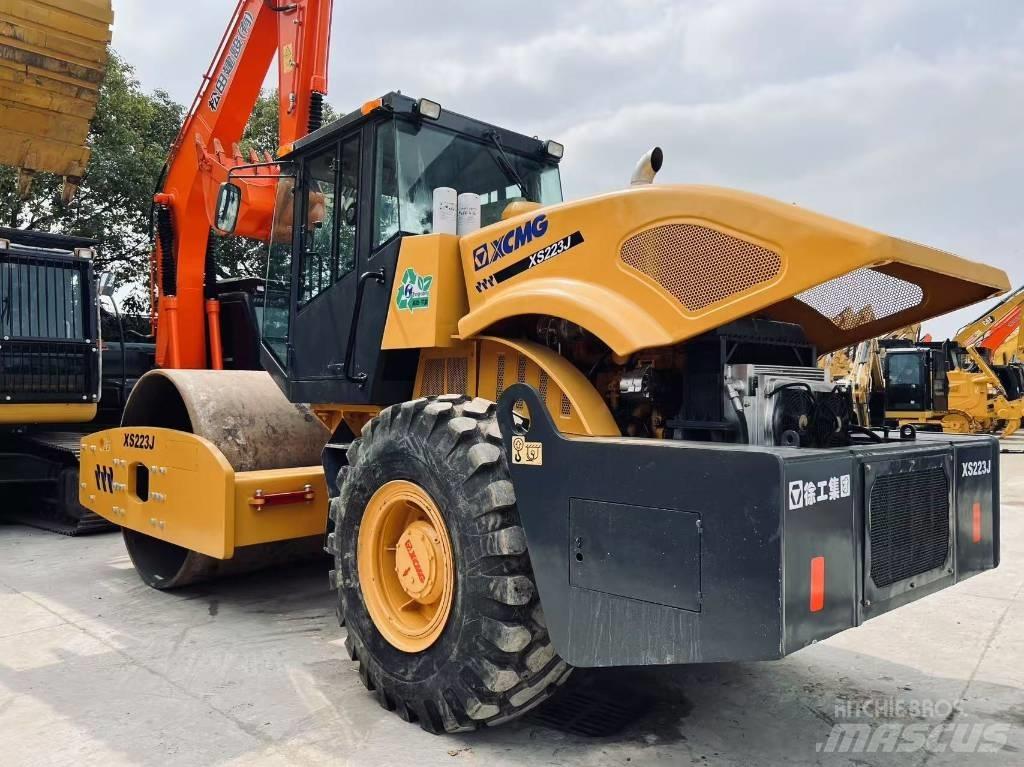 XCMG XS 223 J Еднобарабанни ролки
