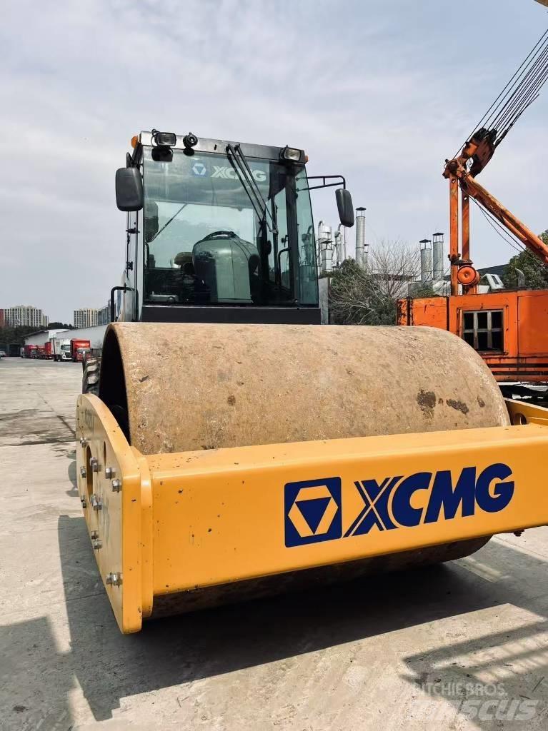 XCMG XS 223 J Еднобарабанни ролки
