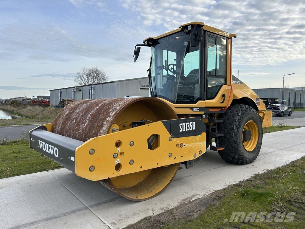 Volvo SD135B Еднобарабанни ролки
