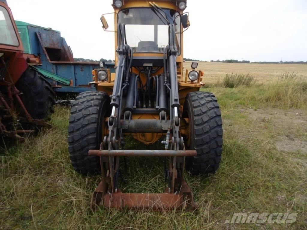 Volvo BM 4200 Колесни товарачи